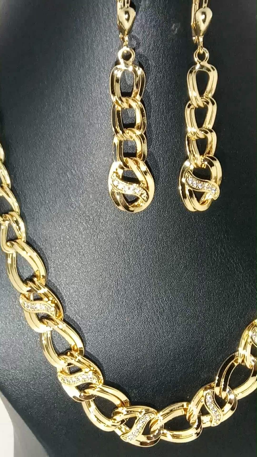 طقم ذهب بلاكيور فاخر مطلي بالذهب ستايل انيق للسيدات