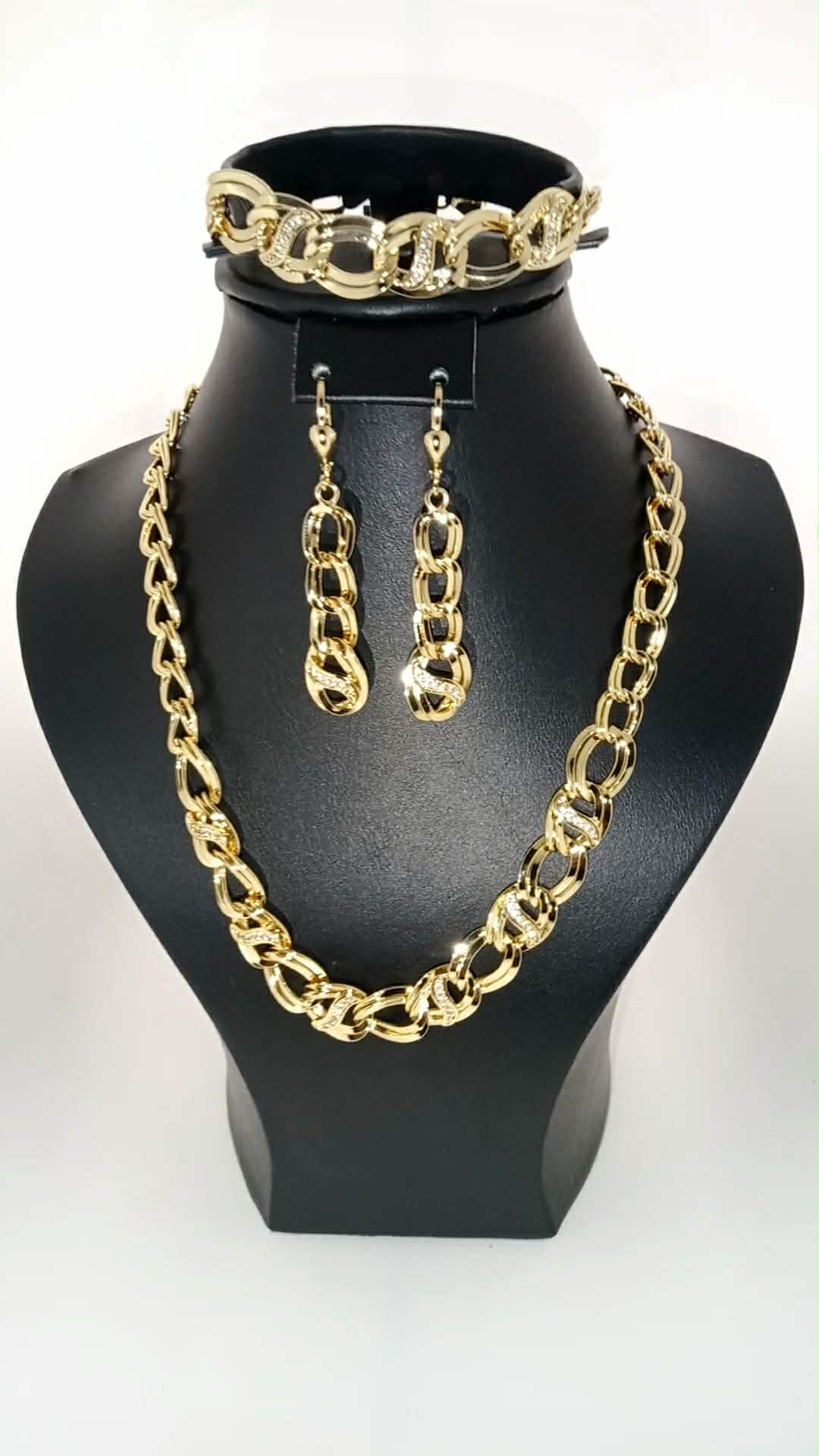 طقم ذهب بلاكيور فاخر مطلي بالذهب ستايل انيق للسيدات