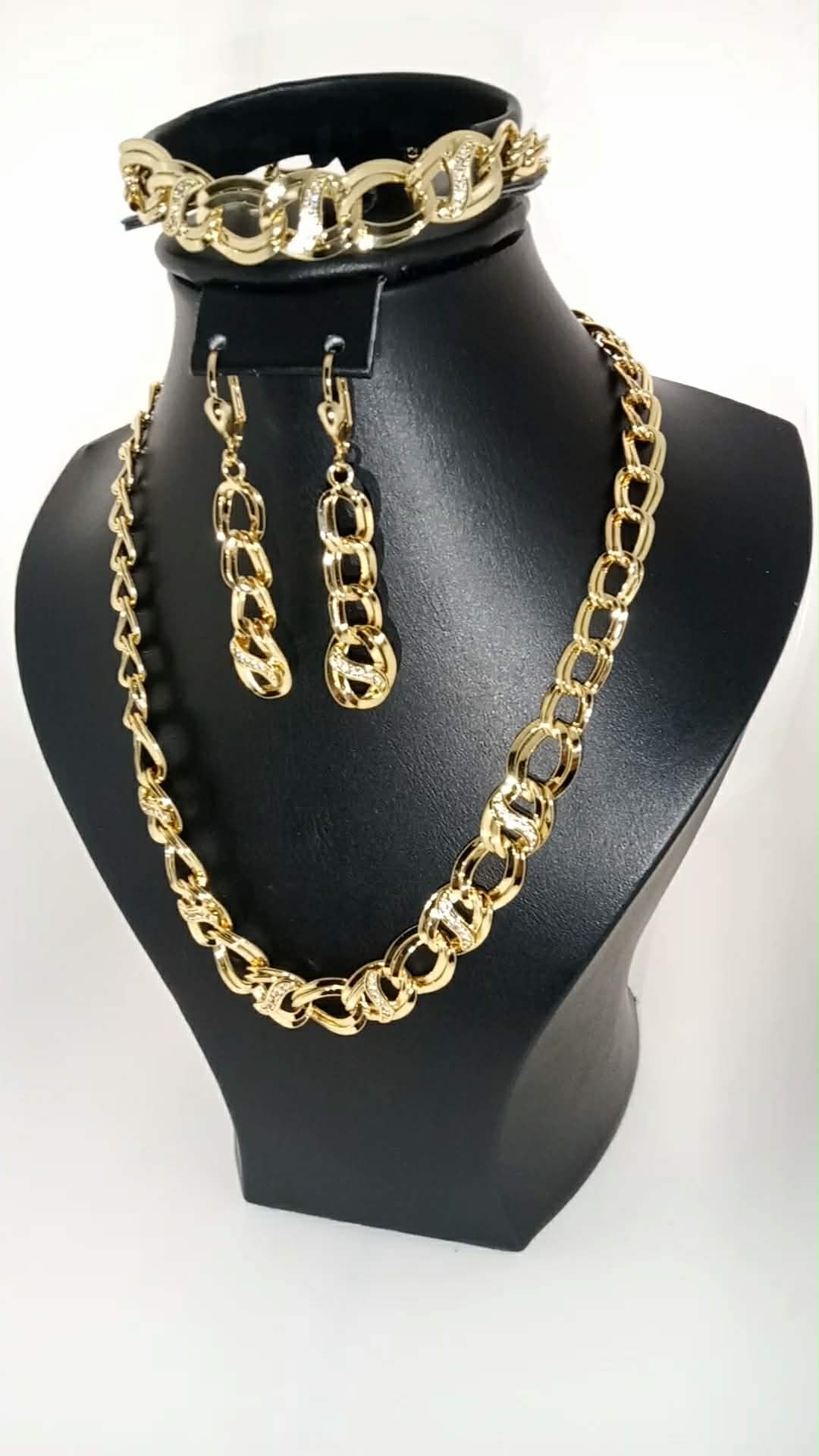 طقم ذهب بلاكيور فاخر مطلي بالذهب ستايل انيق للسيدات