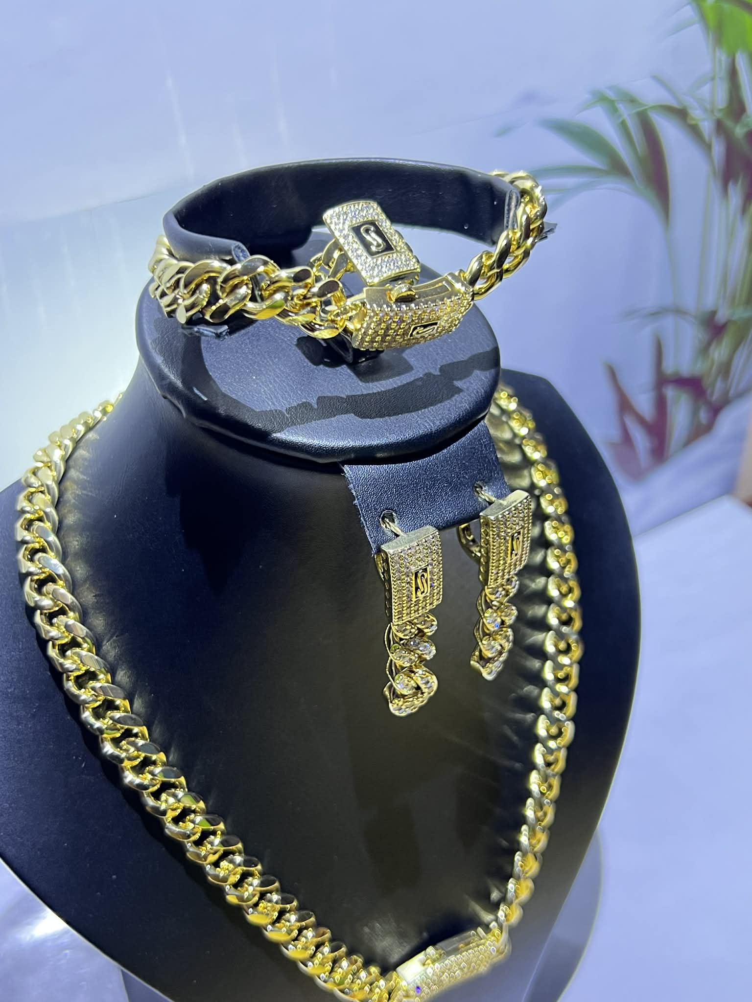 بارير موناكو طبق الأصل ذهب